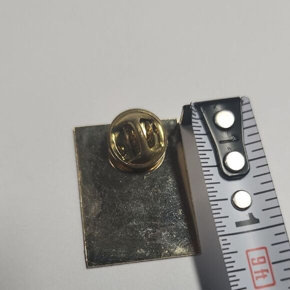 Michigan Fallen Heroes Vintage State Peninsula MI In Remembrance Lapel Pin - Picture 3 of 3